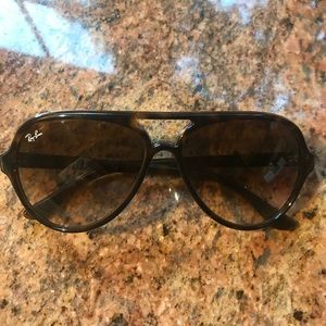 Ray-Ban CATS 5000 Sunglasses